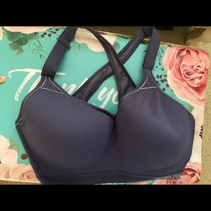 CLOSET CLEARANCE Criss Cross Sports Bra 34DDD VS